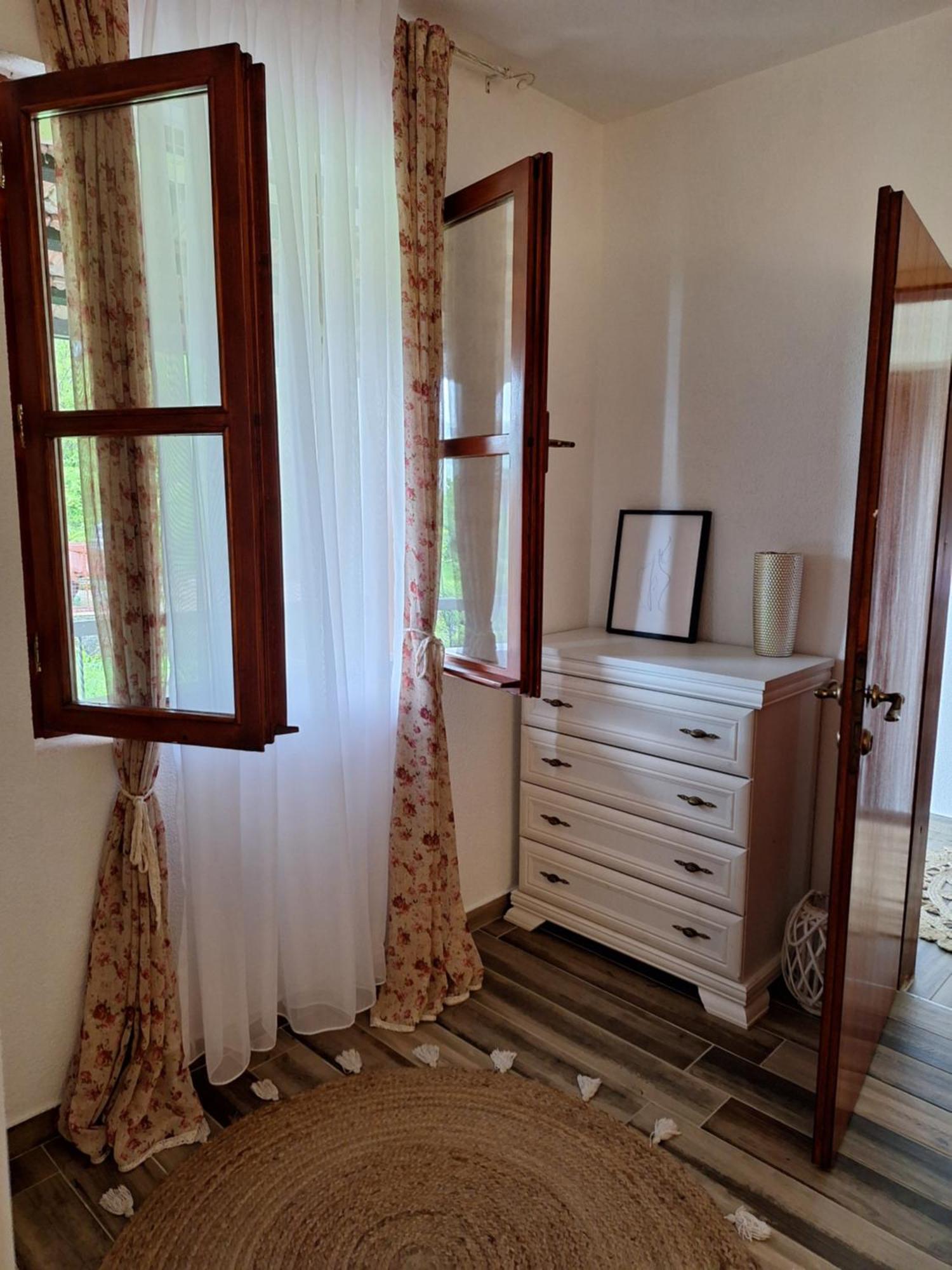 Banjo Rustic House Lake View เวียร์ปาซาร์ ภายนอก รูปภาพ